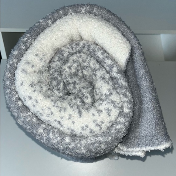 Reversible Throw Blanket - Threshold - Picture 4 of 5